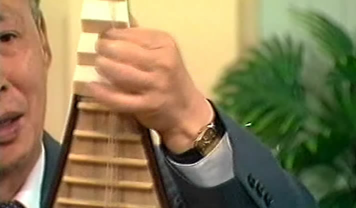 Pipa Master LIN Shi-Cheng on TV/林石城先生上電視彈奏《漢宮秋月》及示範「併四弦」技法