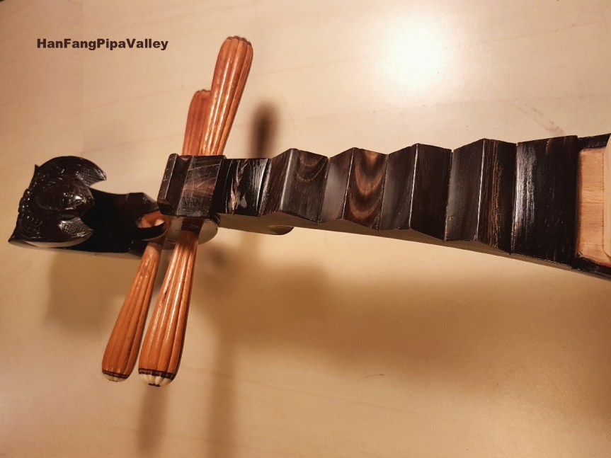 Six notes of Pipa 2: Bat head pipa restored to traditional style/琵琶六記之二：蝙蝠頭琵琶返璞歸真