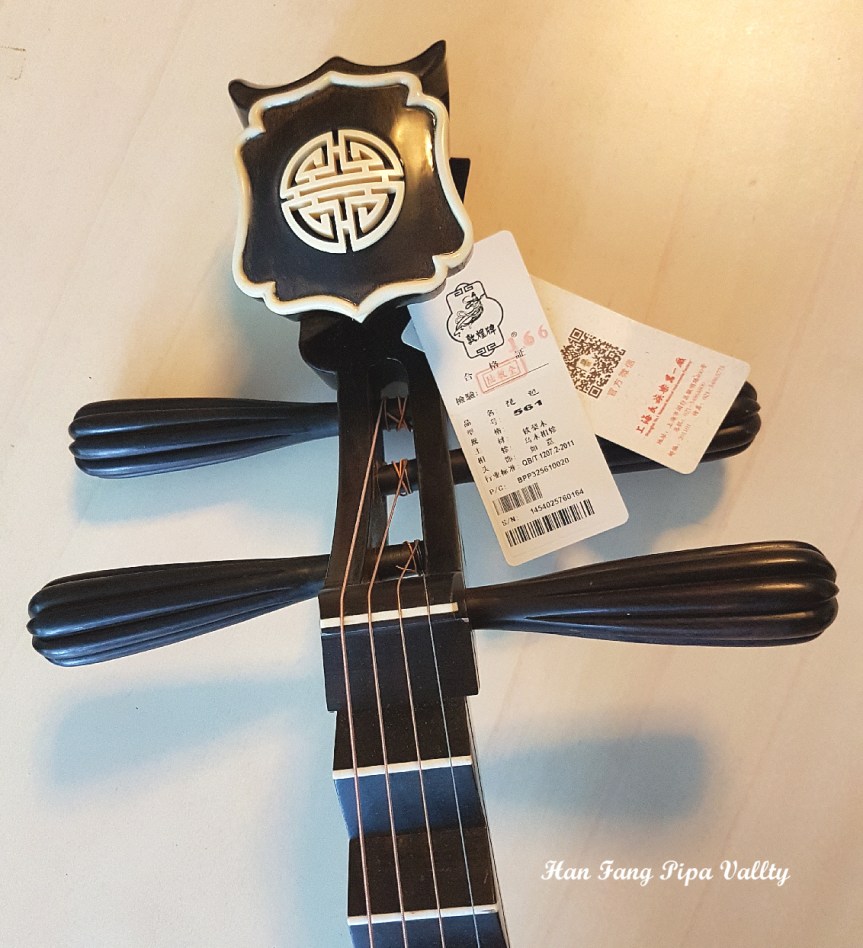 Six notes of pipa 5: Dun Huang 561 “Iron pear wood" (Lignum Vitae) pipa / 琵琶六記之五：敦煌牌561鐵梨木壽字圖案頭琵琶